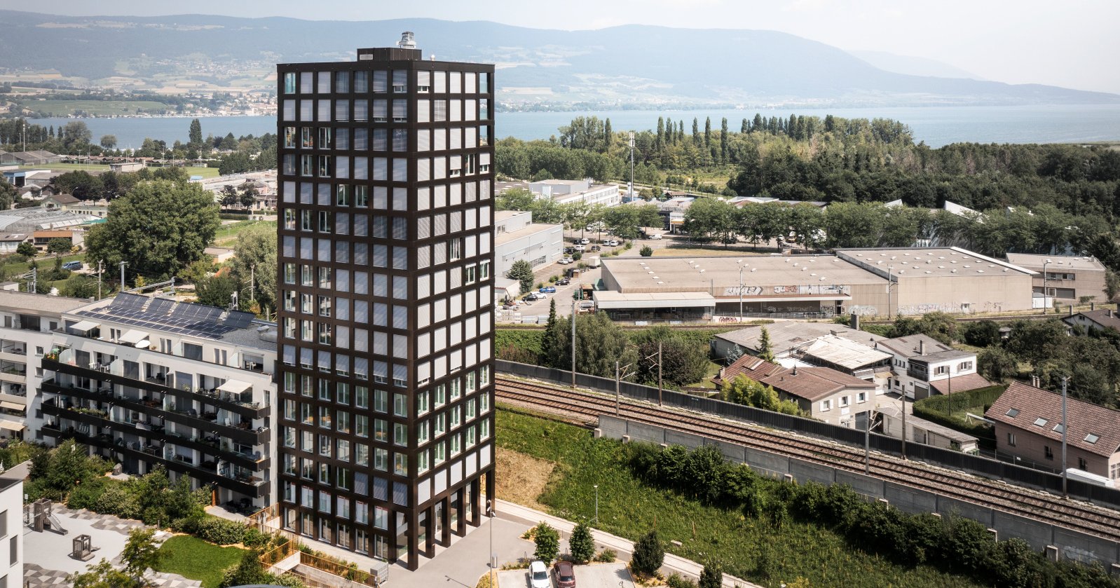 Façade équipée de stores à lamelles GM 200.