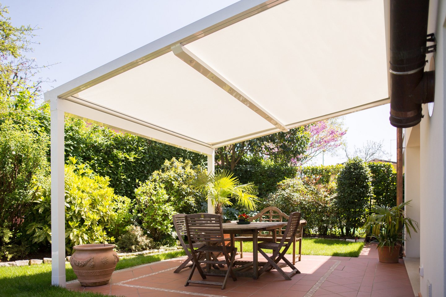 Terrassendach oder Pergola?