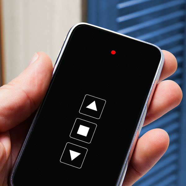 [Translate to French:] Handsender Steuerungen Antrieb Schenker Storen